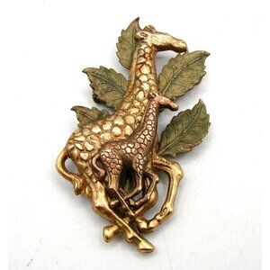 Kenneth Cole KC Metal Giraffe Pin Brooch Gold Brass Tone Green Leaves Vintage